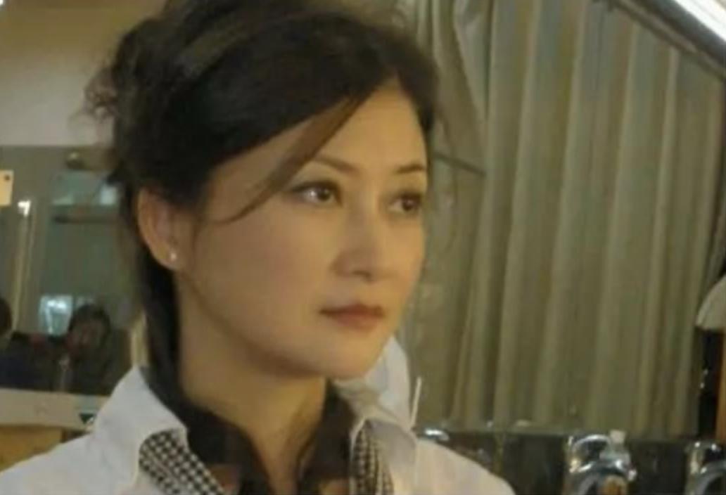 朱晓琳1984年妈妈的吻专辑完整版,朱晓琳第一次唱妈妈的吻歌曲视频