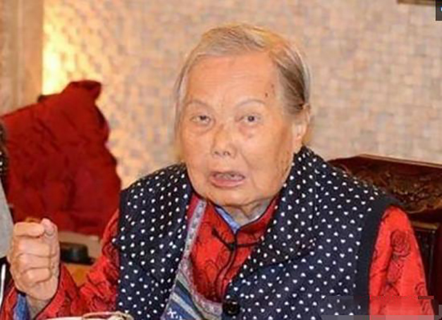 六星上将遗孀：将丈夫600余件遗物尽捐国家，资助小学12万元