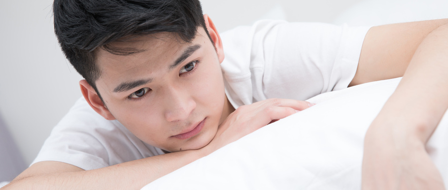 长时间躺床导致腰痛怎么缓解,在床上睡时间长了为什么会腰痛