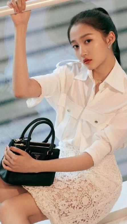 关晓彤穿露腰装,关晓彤穿露腰装图片