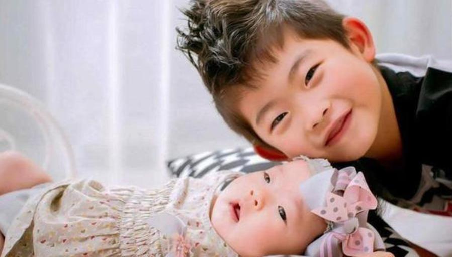 “国产最黑宝宝”走红,10分神似包青天,宝妈:我太太太难了