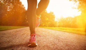 跑步逆时针转圈和顺时针转圈区别,散步绕圈顺时针还是逆时针