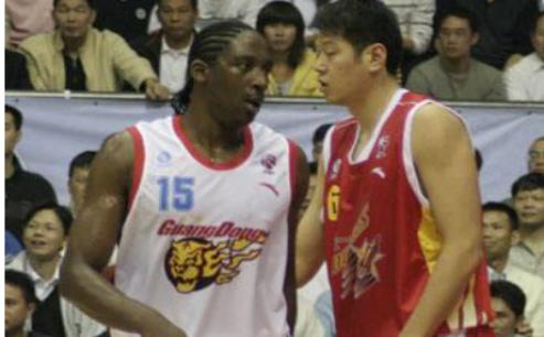 一家三口两国手，儿子是“王治郅接班人”，儿媳是“亚洲蝶后”