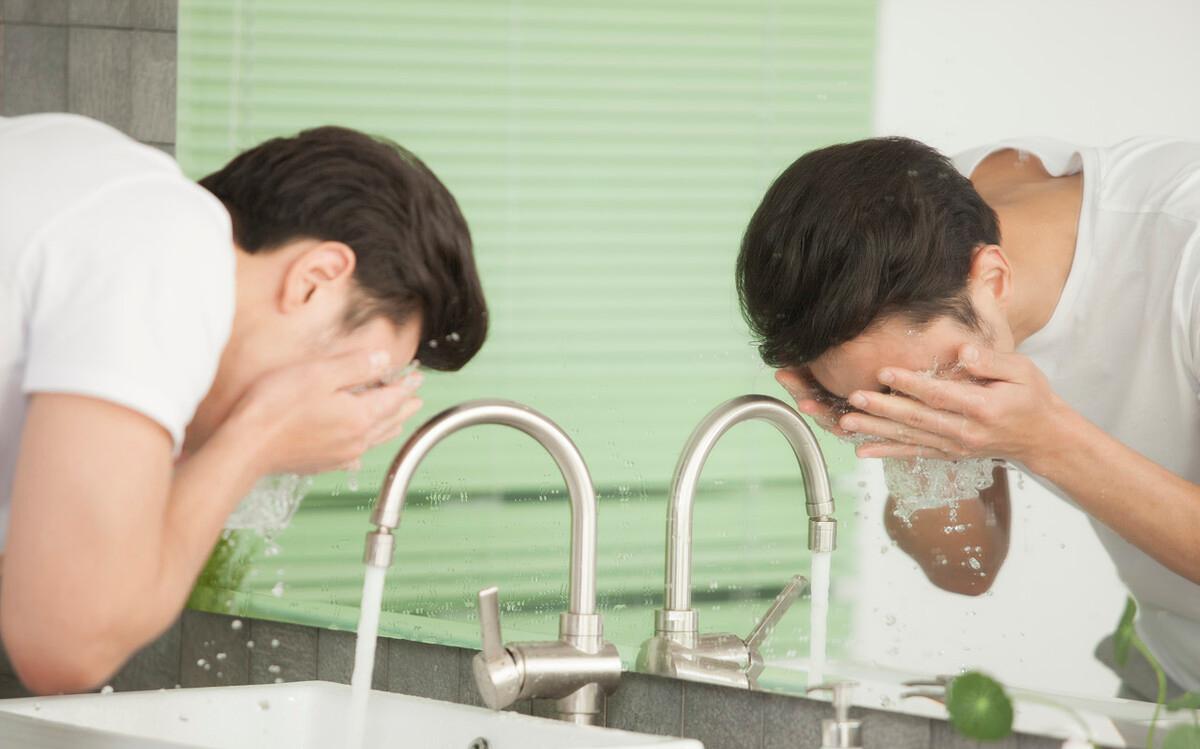 改善皮肤暗黄毛孔粗大的面膜推荐,改善皮肤暗沉毛孔粗大护肤品套装