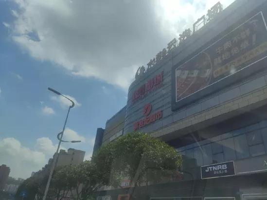 重庆一小区换物业后房价上涨2500元/㎡，反超周边小区是真是假？