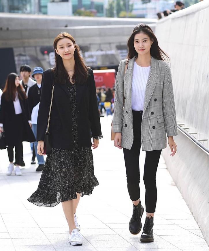 韩国街拍闺蜜装,韩国时尚秀穿搭