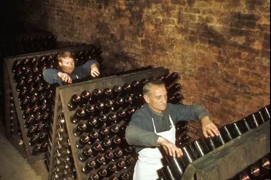 庆祝专用香槟,庆祝用的香槟是多大的