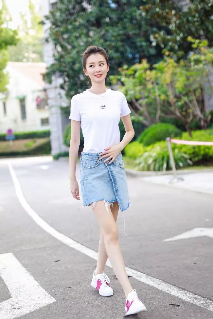 乔欣富二代吗,乔欣穿蝴蝶裙的照片