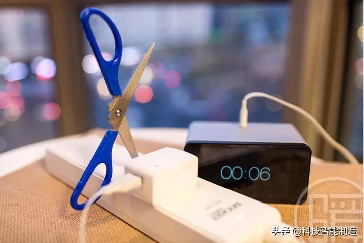 插排界的工匠精神,3年时间117种原料反复测试,打造防水安全插排