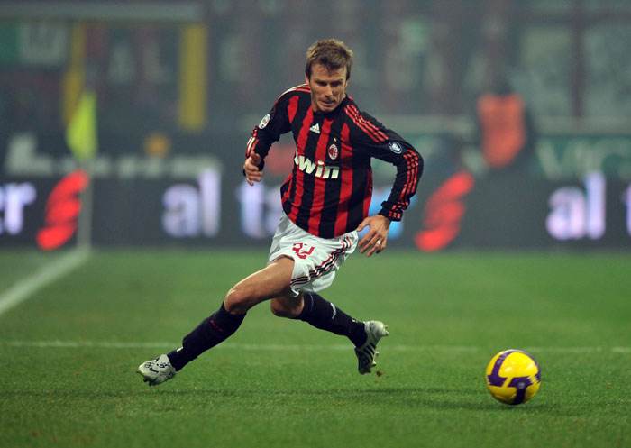 足球解说被三小时问候三百遍,足球告诉了我们什么道理