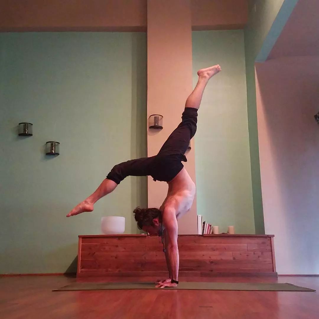 来练瑜伽提升气质,温和的瑜伽运动