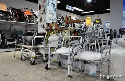 便宜智能轮椅多功能轮椅,实用电动轮椅让老人安全出行