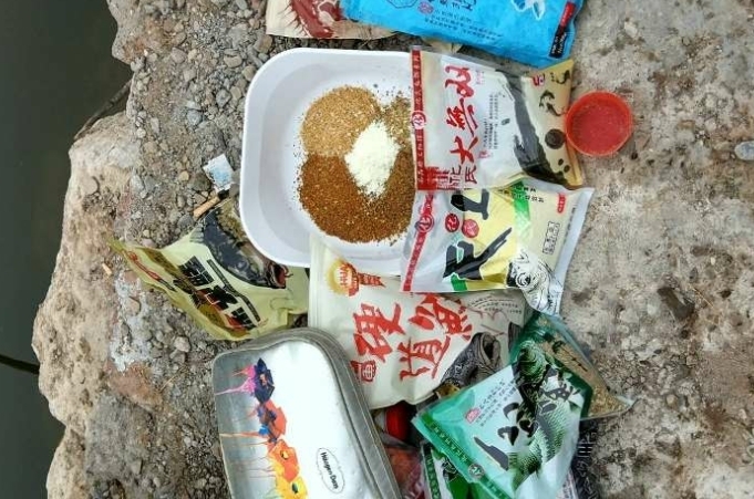 钓鲫鱼小杂鱼闹窝有什么狠招,小杂鱼闹窝有什么狠招