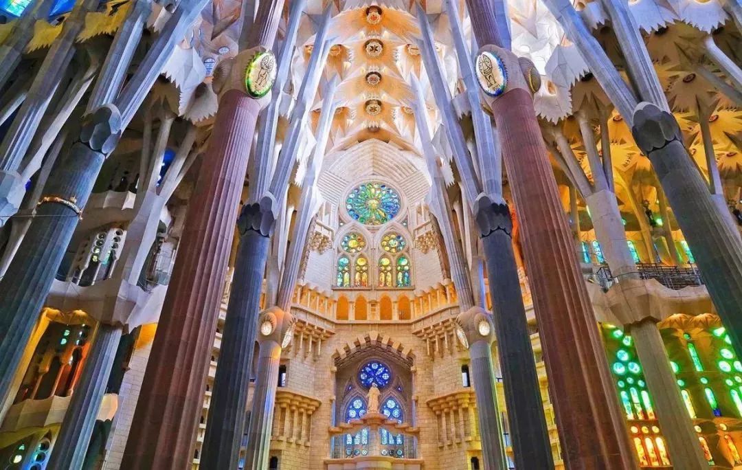 巴塞罗那72小时:住进高迪的幻梦世界