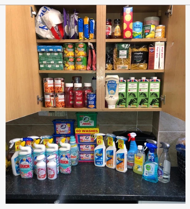 31岁英国妈妈爱囤货，1个月不出门也够吃用，单湿巾买了四千多包