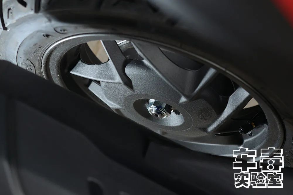 五羊本田踏板车nx125测评,本田nx125和豪爵uy125哪个动力好