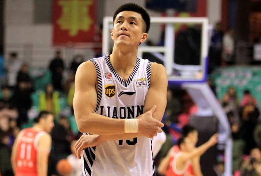 八村塁隔扣浓眉球鞋,八村塁穿几号球衣