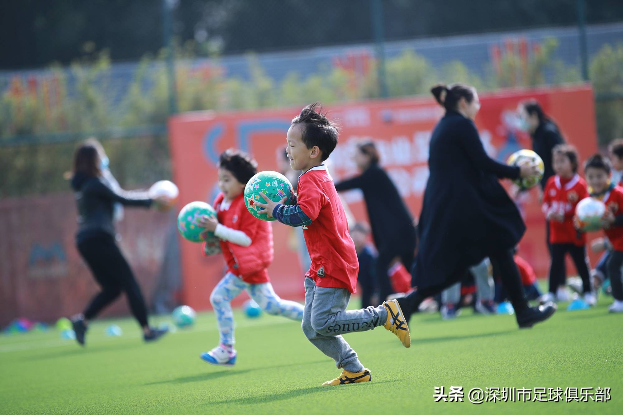 深圳佳兆业足球培训,深圳宝安区少儿足球体验课