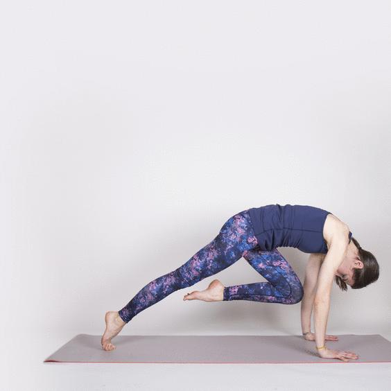 简单的瑜伽动作瘦肚子和腿,瘦肚子丰胸最快的动作床上瑜伽