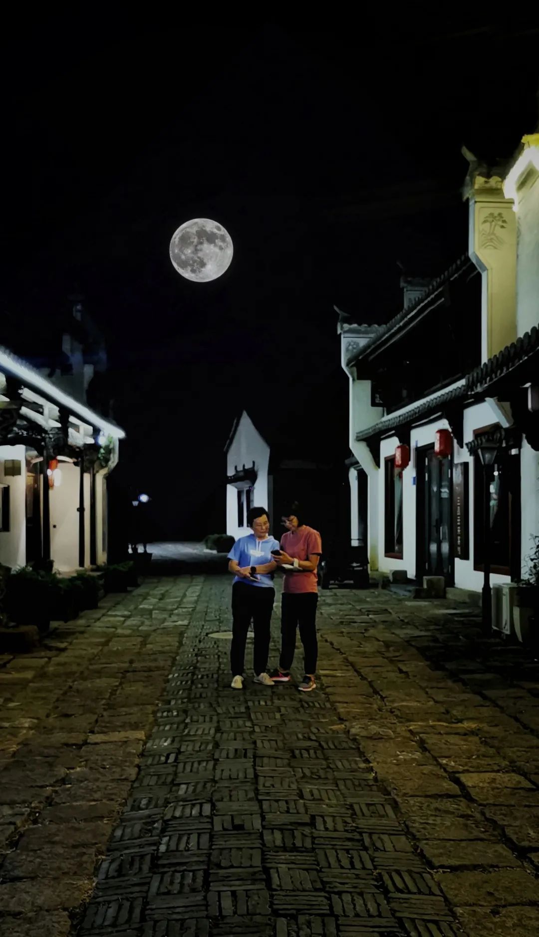 最好的月亮拍摄方法,真实的月亮星空怎样拍才好看