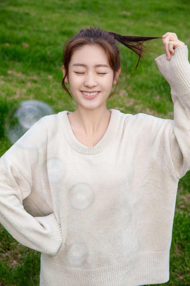 学会了这些拍照技巧怎么拍都好看,必须掌握的9个拍照姿势