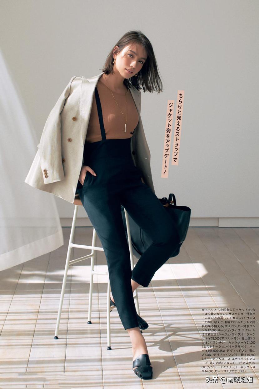 小黑西装怎样搭配好看,五十岁女人穿小黑西装怎样搭配