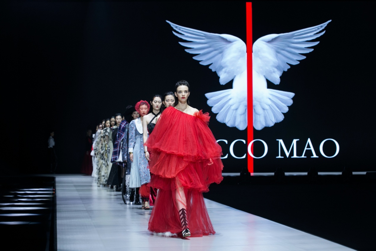 巴黎时装周2021秋冬高级服装展,2020女装冬季时装展