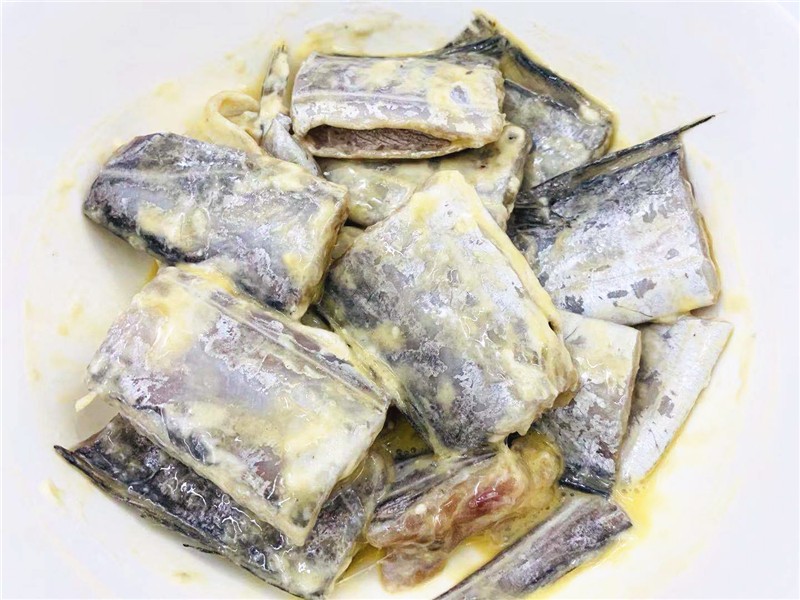 腌带鱼要蒜吗,放白糖腌带鱼能去腥吗