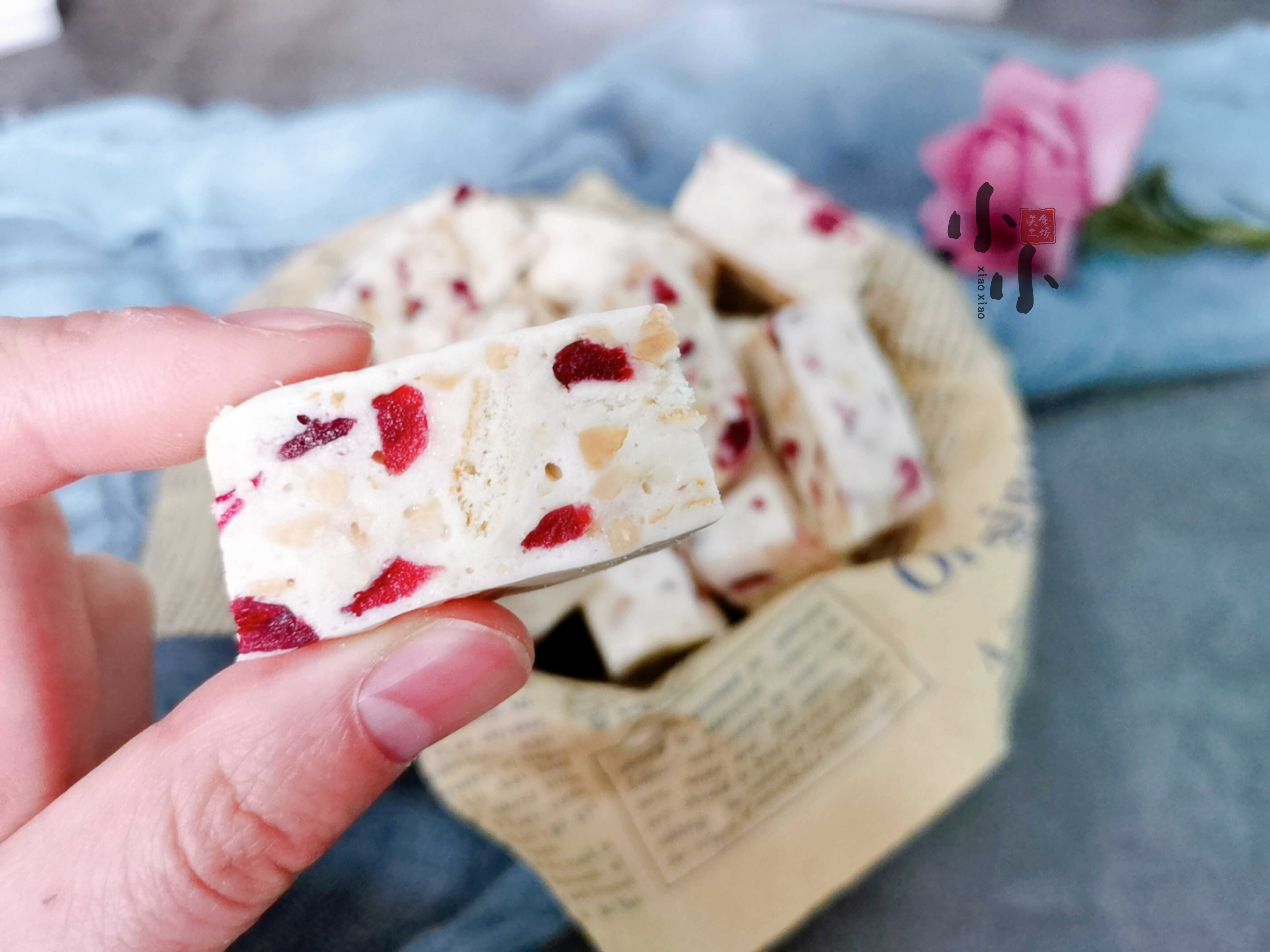 酥脆软糯的牛轧糖好吃到停不下来,绝对不粘锅的牛轧糖的做法步骤