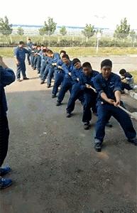 今天过来按脚，恰巧碰见了前女友，我该怎么化解尴尬呢？哈哈哈