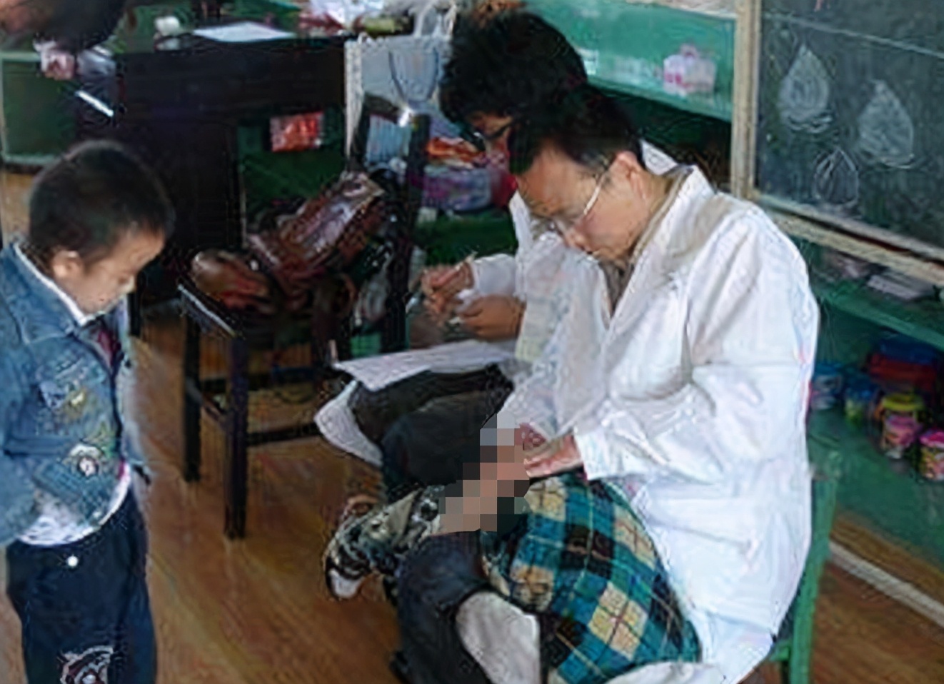 孩子被老师批评尿裤子了怎么办,4岁孩子被老师立规矩批评