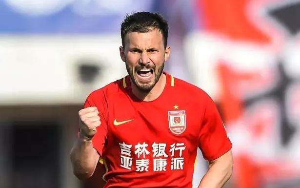 崔康熙谈上半时防线连丢三球,崔康熙执教首日泰山队四外援加练