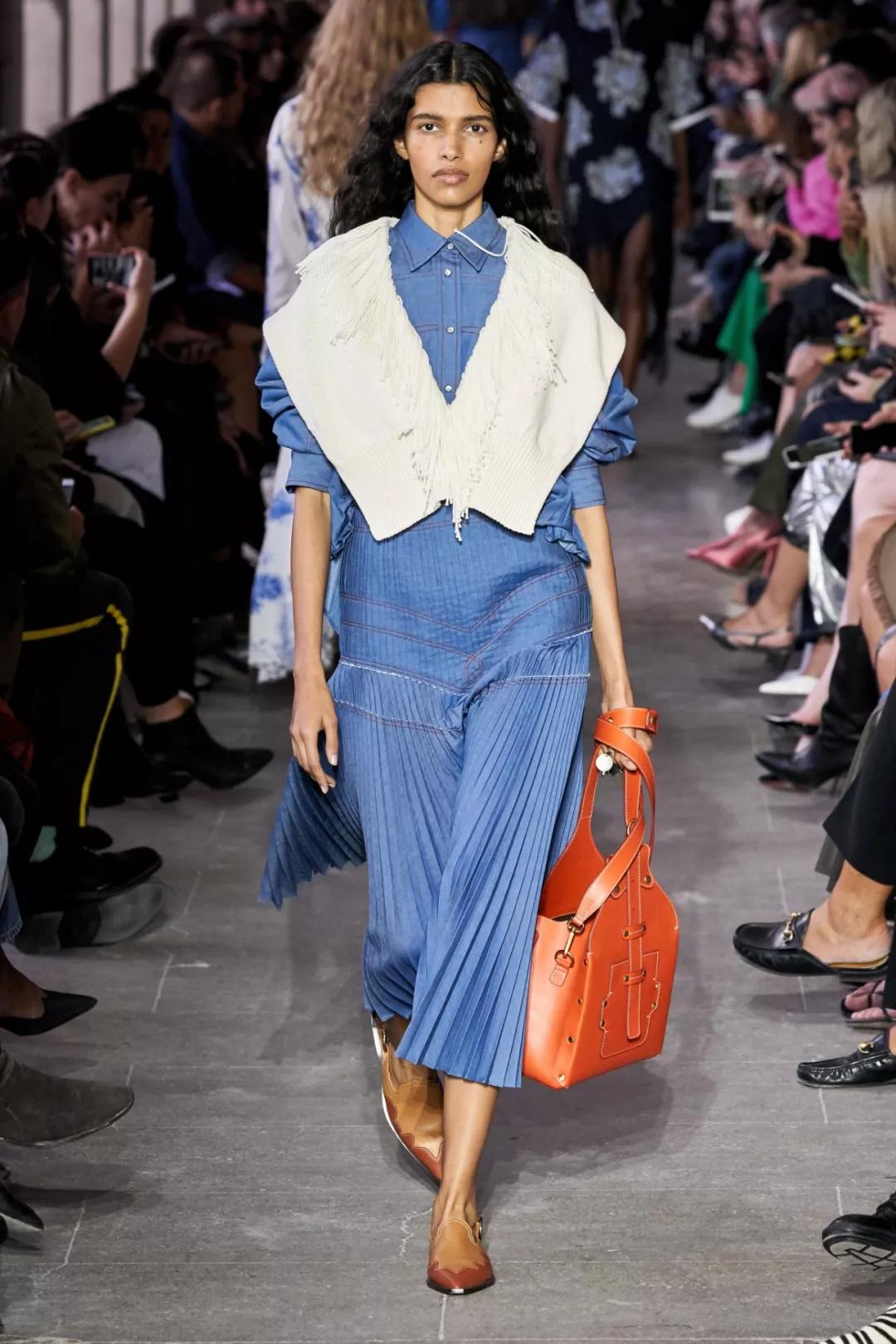 2020流行什么颜色的衣服,今年最流行的衣服颜色是什么颜色