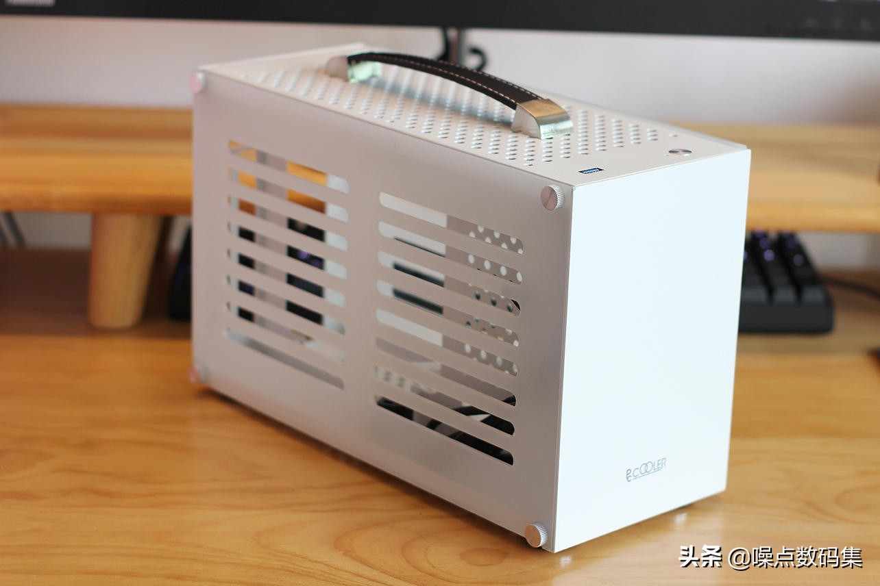 超频三蜂鸟100机箱,超频3蜂鸟i100装机