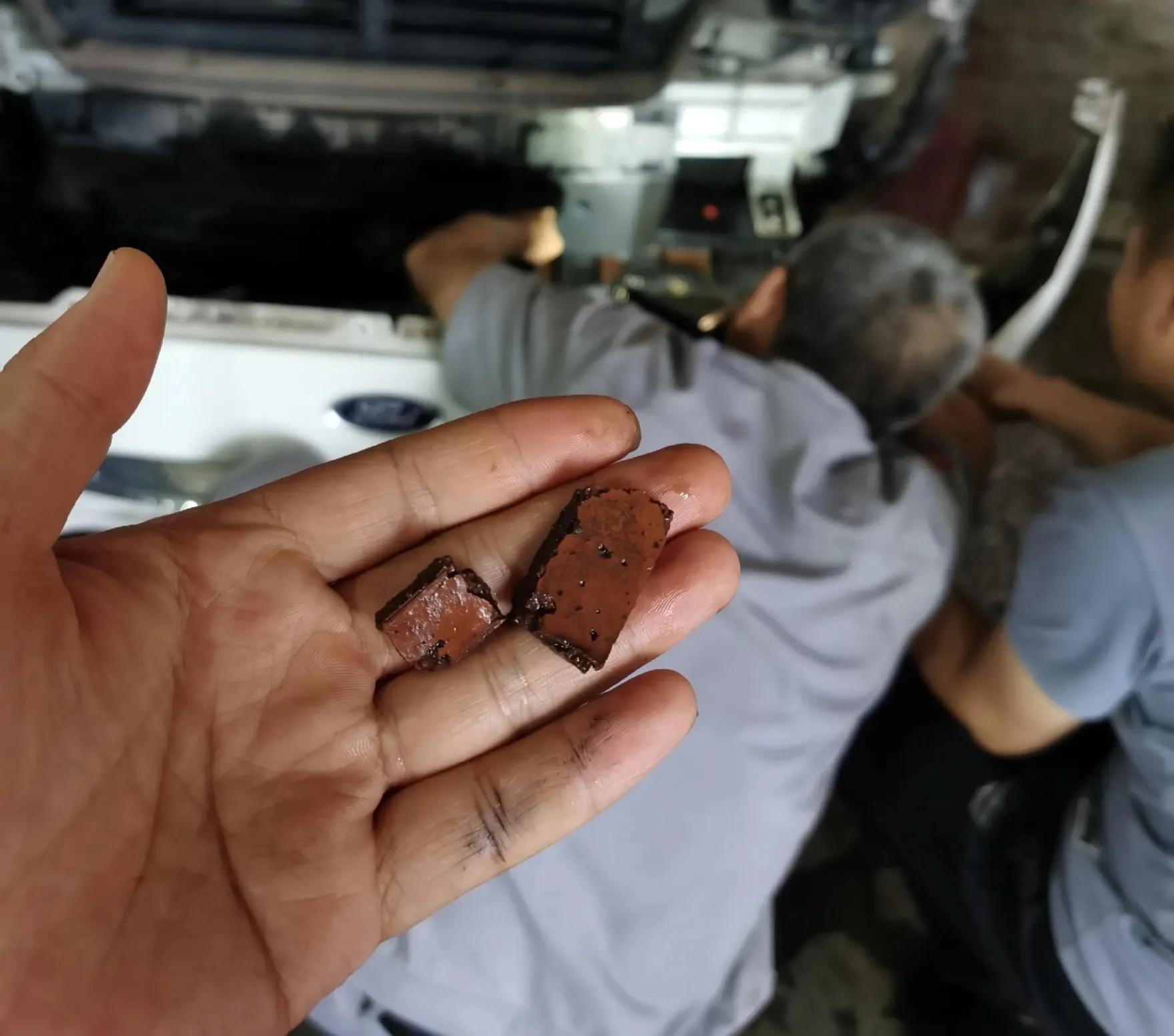 爱车上面被石子崩了一个坑怎么办,爱车被小石子弄掉漆了怎么办