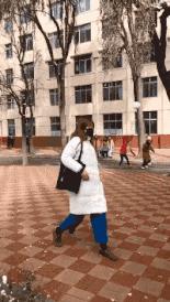 搞笑GIF动图:小姐姐,你体验木乃伊的制作过程,能坚持几分钟