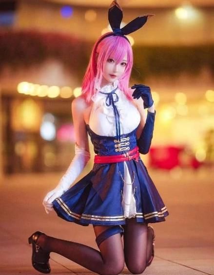 15岁萝莉cos黑太子,换上了“山竹袜”,“仙鹤腿”成绝色