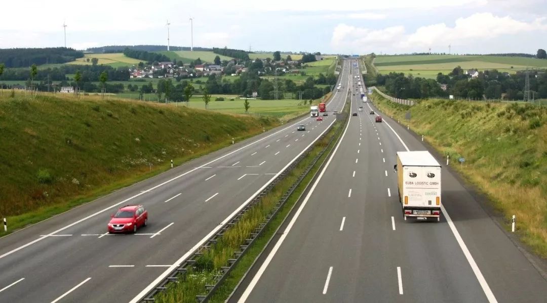 去德国跑无限速高速是什么感受？