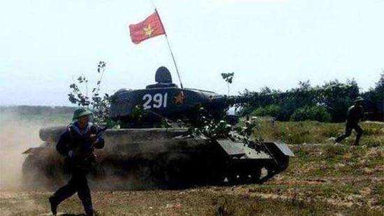 越南*队军**近年疯狂采购,新引进火箭炮射程150千米,不输03式远火