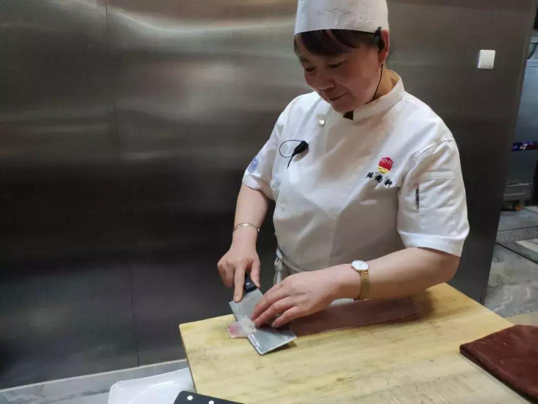 3斤多的斑鱼可以片几盘肉,三四斤左右黑鱼