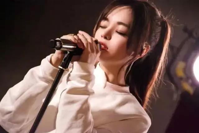 黄霄云唱功震惊米希亚,黄霄云被点评技巧太高