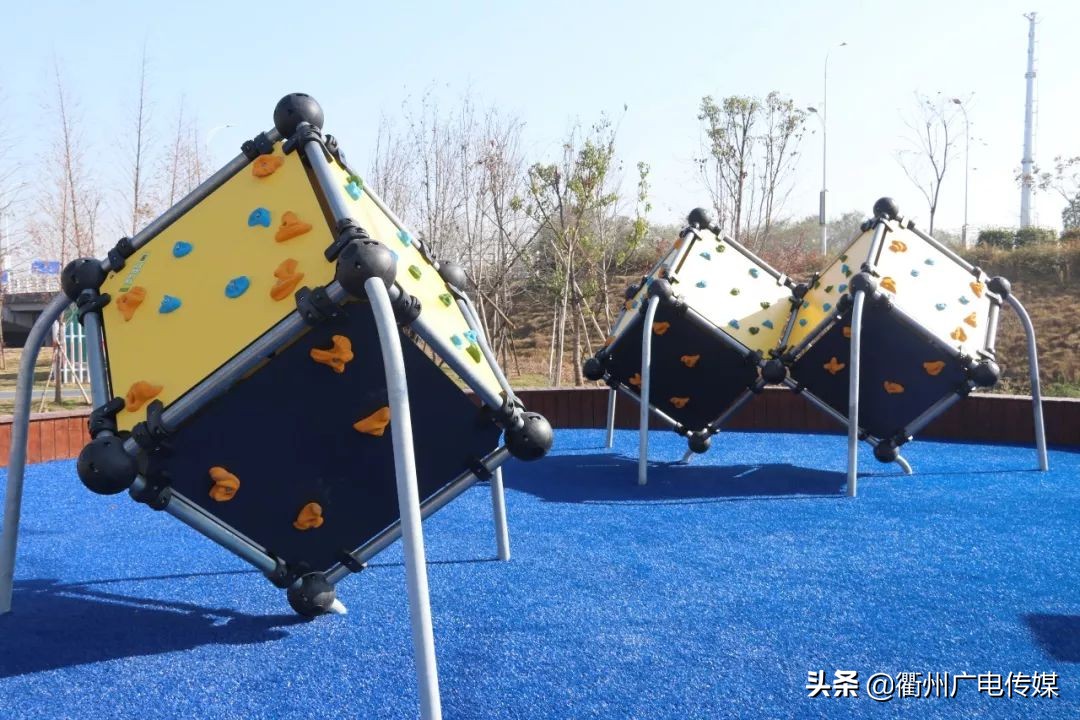 VLOG|智能足球场、棋趣木立方……记者带您去玩衢州首个乡村运动公园
