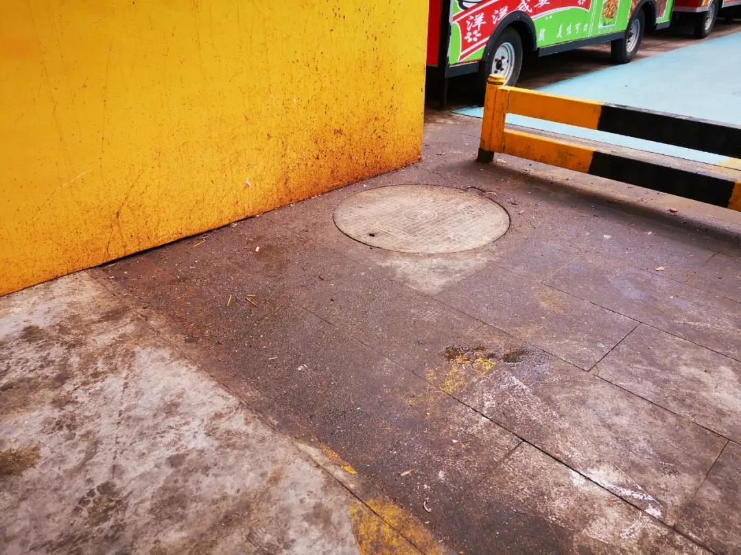 创城曝光台|新百广场秩序混乱问题依旧