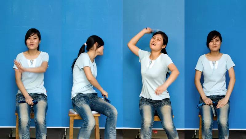 他用20年,拍下了流水线上的一代“打工人”