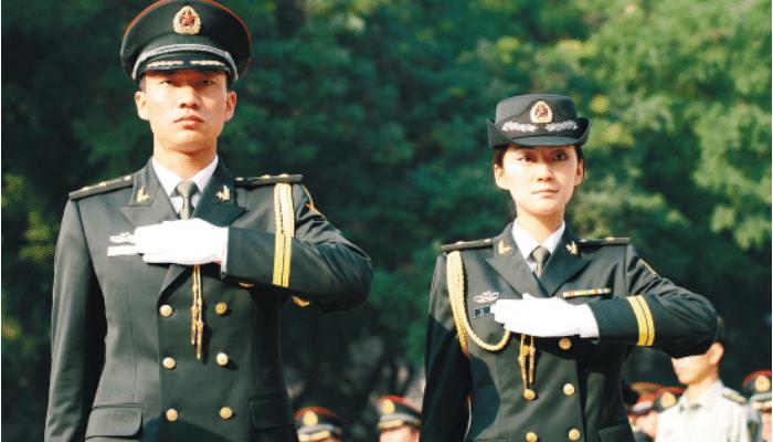 陆军军装前面有黄色的绳子吗,军人服饰的黄绳子是什么