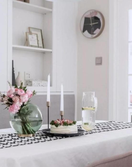 卧室进门正对一堵墙怎么利用,100平婚房布置