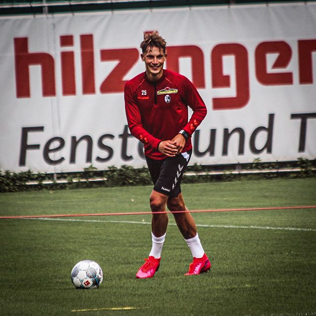 拜仁年轻中卫德国人,德国足球队中卫科赫