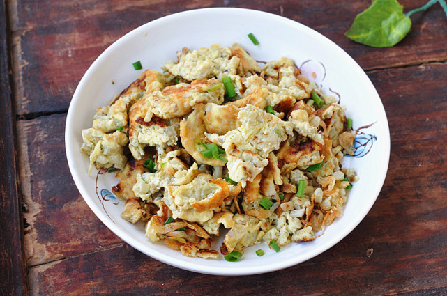 鸡蛋跟它一起炒，一半人不敢碰，另一半人爱到哭