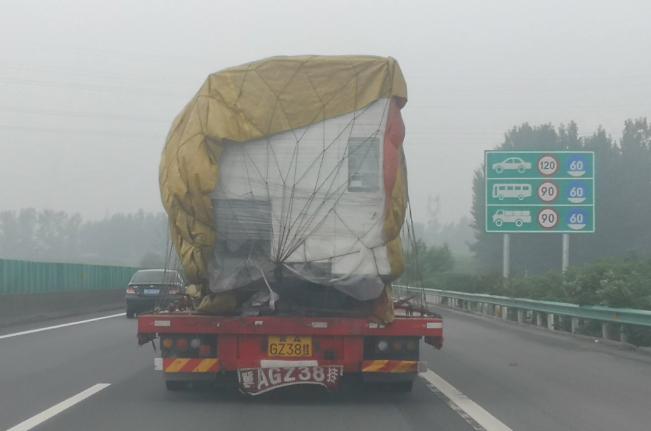 车牌照挂车队小牌违法吗,挂车临时牌照怎样处罚