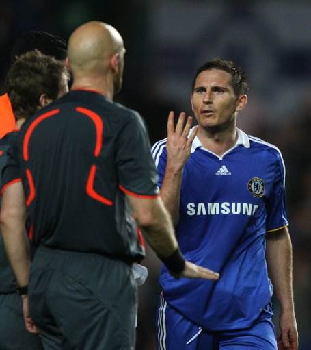 他是迫使国际足联创设VAR的男人，从“铁锤帮”叛逃“蓝军”